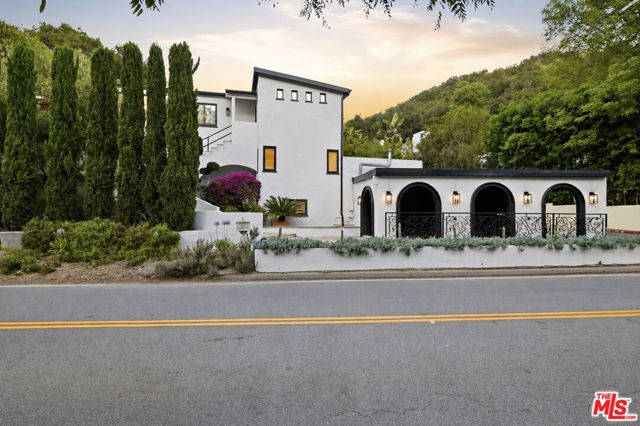 2300 Benedict Canyon Drive, Beverly Hills, CA 90210