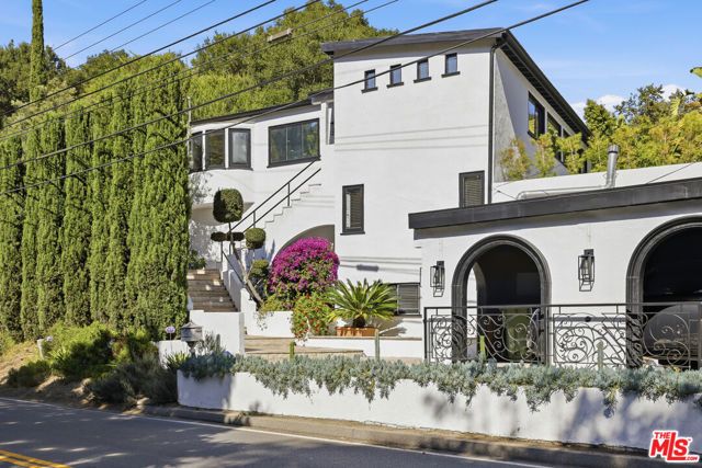 2300 Benedict Canyon Drive, Beverly Hills, CA 90210