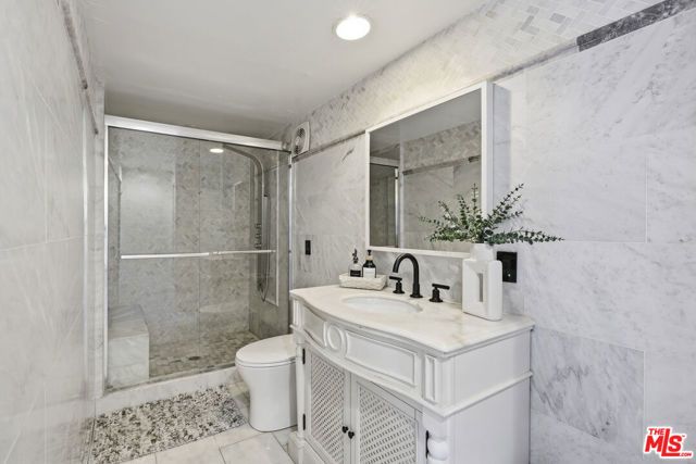 2300 Benedict Canyon Drive, Beverly Hills, CA 90210
