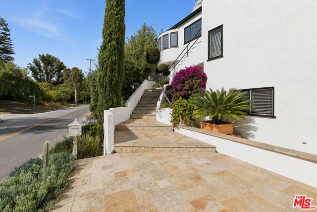 2300 Benedict Canyon Drive, Beverly Hills, CA 90210