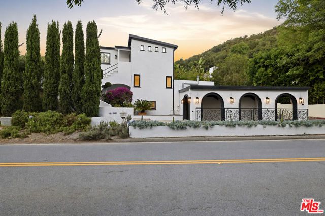 2300 Benedict Canyon Drive, Beverly Hills, CA 90210