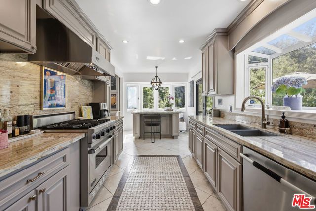 2300 Benedict Canyon Drive, Beverly Hills, CA 90210