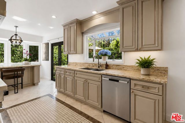 2300 Benedict Canyon Drive, Beverly Hills, CA 90210