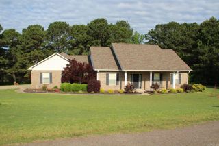 303 Doe Run St., Nashville, AR 71852