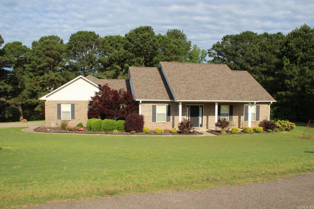 303 Doe Run St., Nashville, AR 71852
