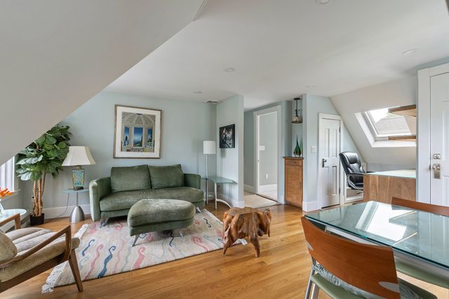 10a Brewer 2, Boston, MA 02130