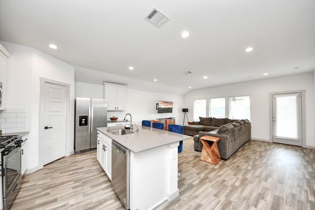 202 Serena Park Lane, Rosharon, TX 77583