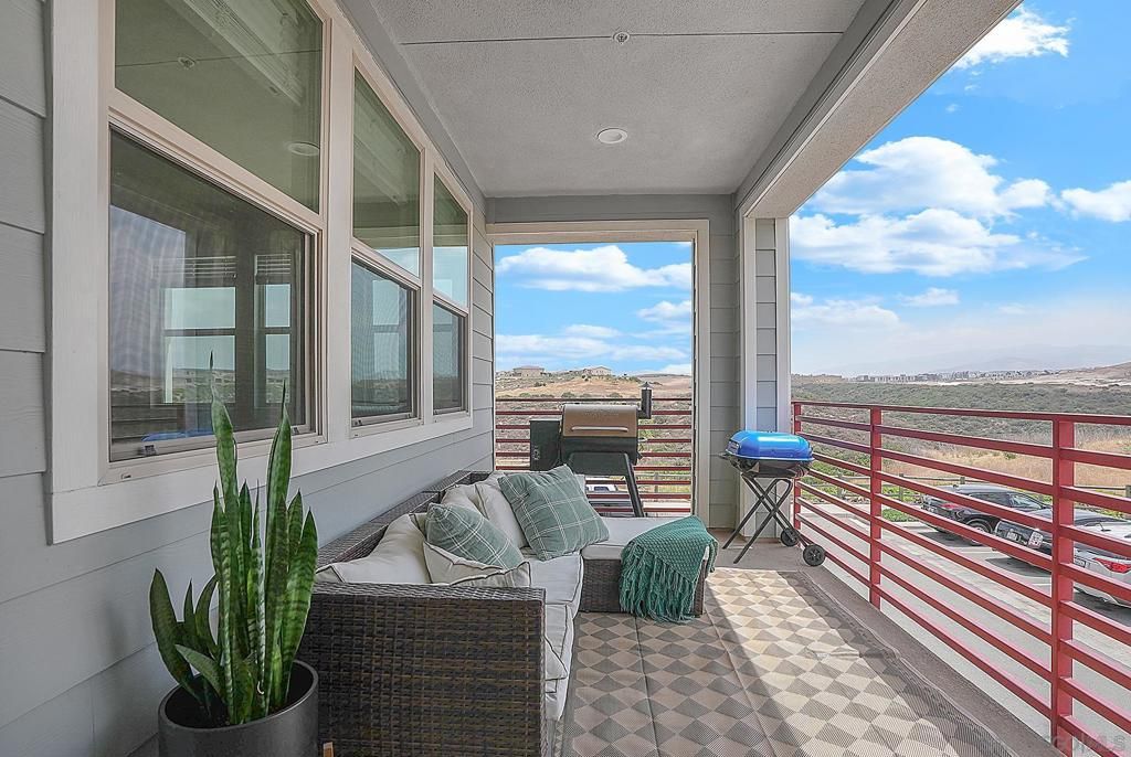 Image 20 of property listing at 1277 Calle Pomelo 3, Chula Vista, CA 91913