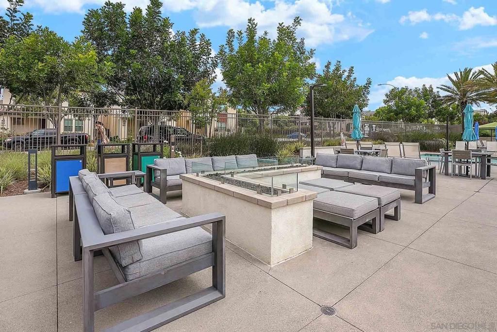 Image 32 of property listing at 1277 Calle Pomelo 3, Chula Vista, CA 91913