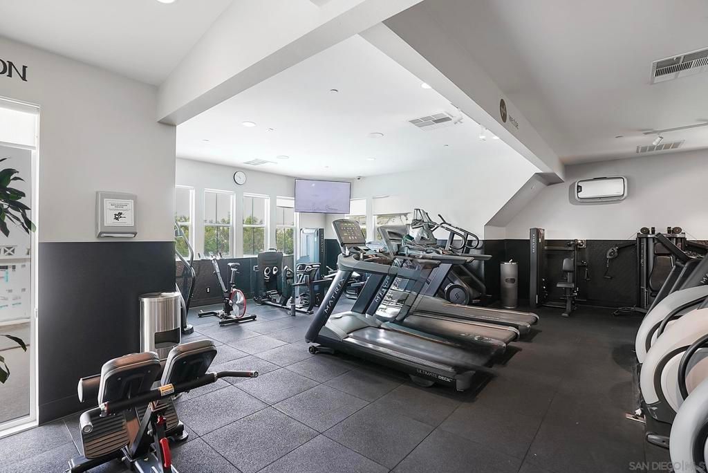 Image 39 of property listing at 1277 Calle Pomelo 3, Chula Vista, CA 91913