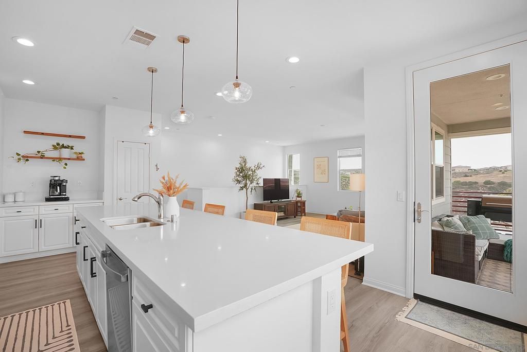 Image 7 of property listing at 1277 Calle Pomelo 3, Chula Vista, CA 91913