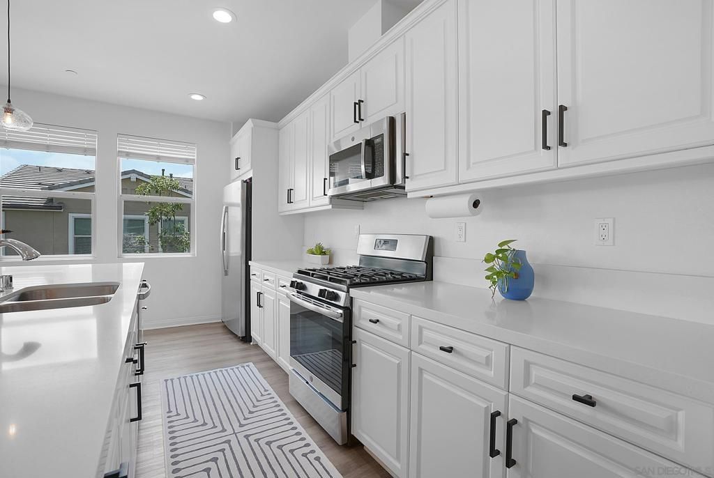 Image 8 of property listing at 1277 Calle Pomelo 3, Chula Vista, CA 91913