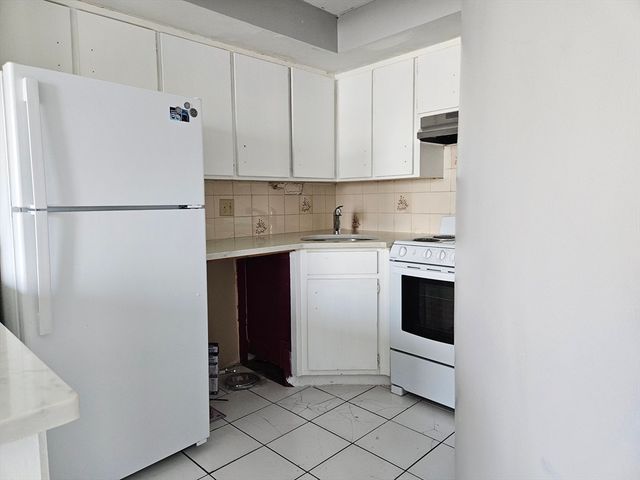 49 Cottage St 3, Boston, MA 02128
