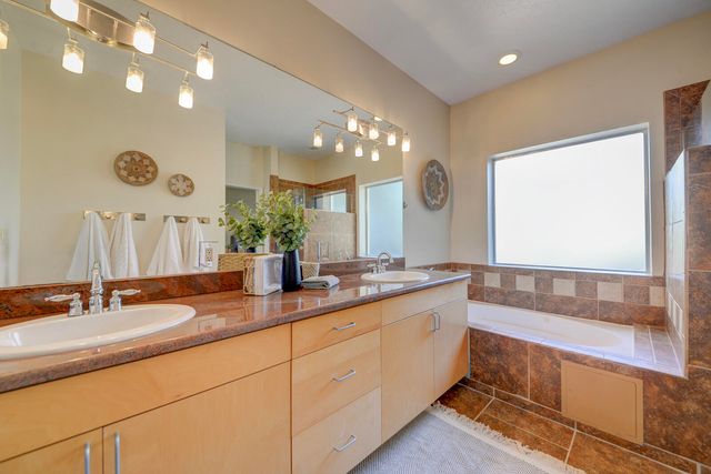 332 Valverde Drive SE, Albuquerque, NM 87108