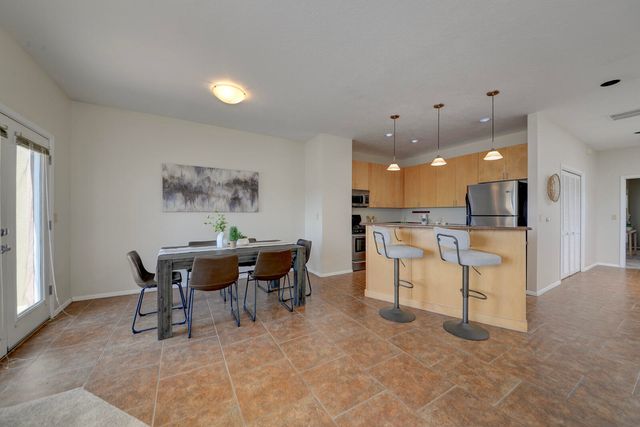332 Valverde Drive SE, Albuquerque, NM 87108