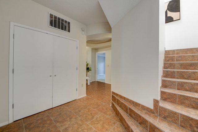 332 Valverde Drive SE, Albuquerque, NM 87108