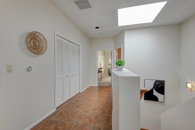 332 Valverde Drive SE, Albuquerque, NM 87108