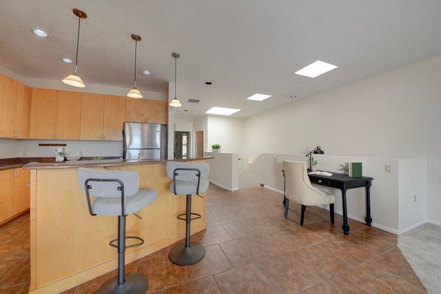 332 Valverde Drive SE, Albuquerque, NM 87108
