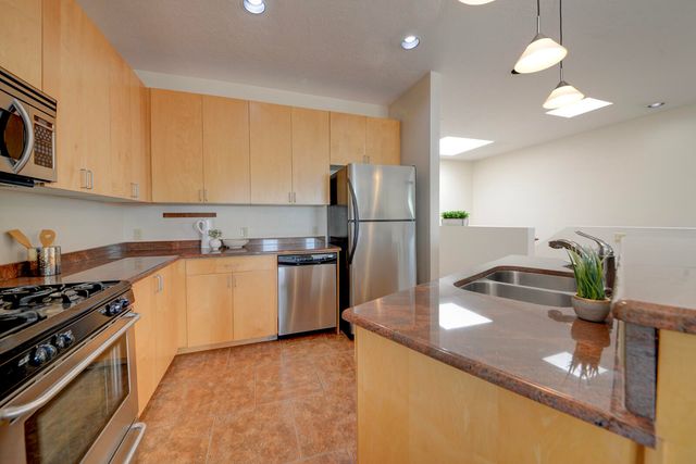 332 Valverde Drive SE, Albuquerque, NM 87108