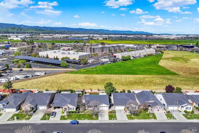 360 Grand Canyon Dr, Vacaville, CA 95687