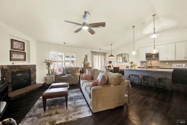 360 Grand Canyon Dr, Vacaville, CA 95687