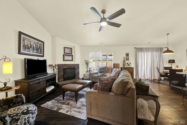 360 Grand Canyon Dr, Vacaville, CA 95687