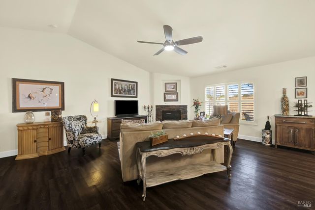 360 Grand Canyon Dr, Vacaville, CA 95687