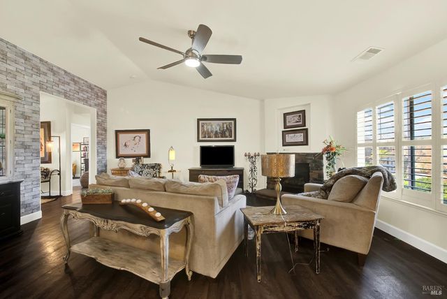 360 Grand Canyon Dr, Vacaville, CA 95687