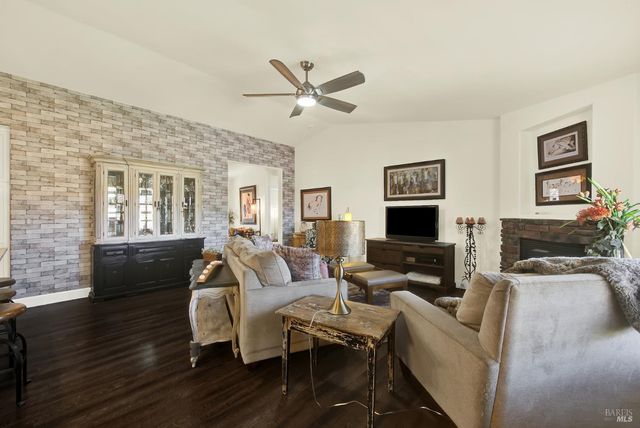 360 Grand Canyon Dr, Vacaville, CA 95687