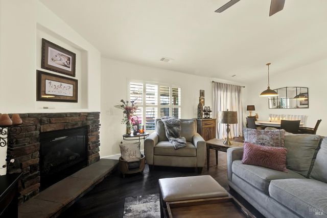 360 Grand Canyon Dr, Vacaville, CA 95687