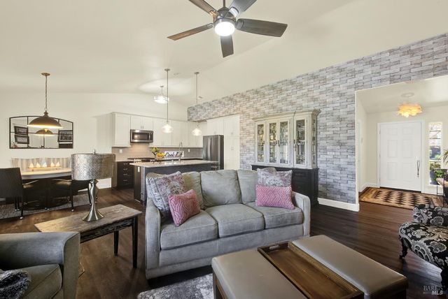 360 Grand Canyon Dr, Vacaville, CA 95687