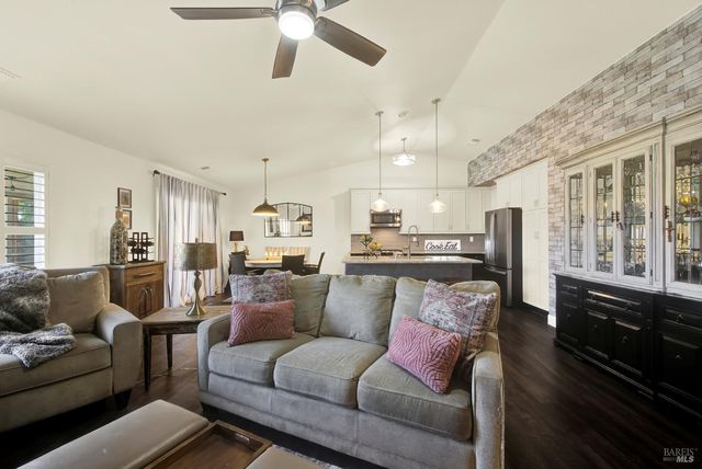 360 Grand Canyon Dr, Vacaville, CA 95687