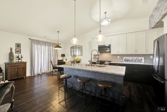 360 Grand Canyon Dr, Vacaville, CA 95687