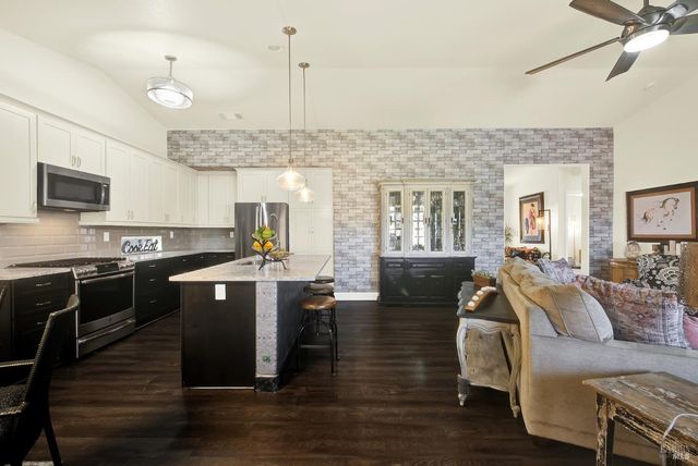 360 Grand Canyon Dr, Vacaville, CA 95687