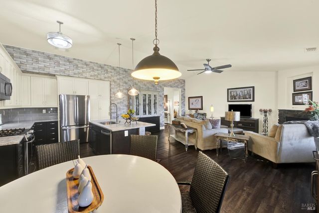 360 Grand Canyon Dr, Vacaville, CA 95687