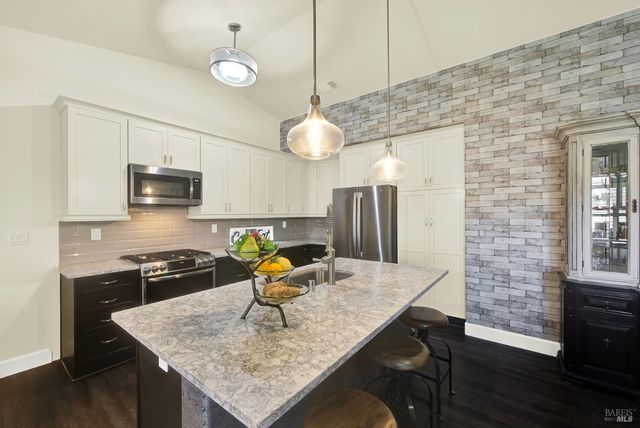 360 Grand Canyon Dr, Vacaville, CA 95687