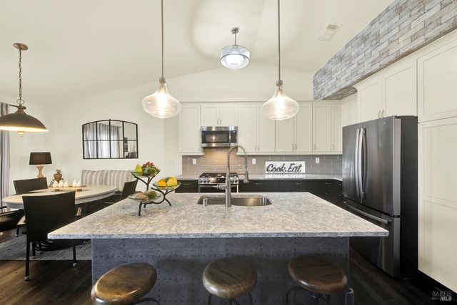 360 Grand Canyon Dr, Vacaville, CA 95687