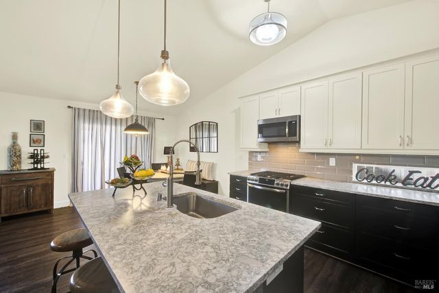 360 Grand Canyon Dr, Vacaville, CA 95687