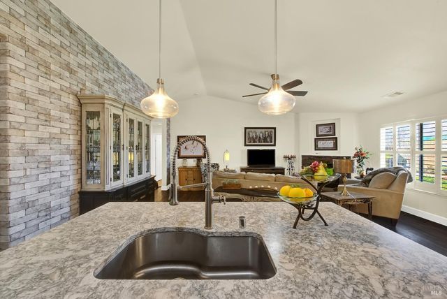 360 Grand Canyon Dr, Vacaville, CA 95687