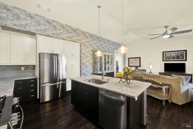 360 Grand Canyon Dr, Vacaville, CA 95687