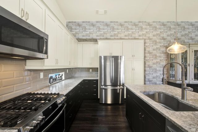 360 Grand Canyon Dr, Vacaville, CA 95687