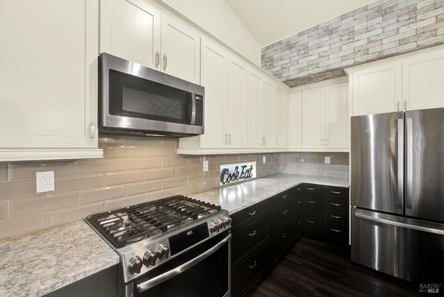 360 Grand Canyon Dr, Vacaville, CA 95687