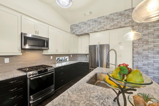 360 Grand Canyon Dr, Vacaville, CA 95687