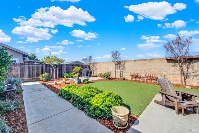 360 Grand Canyon Dr, Vacaville, CA 95687