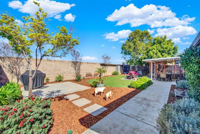 360 Grand Canyon Dr, Vacaville, CA 95687