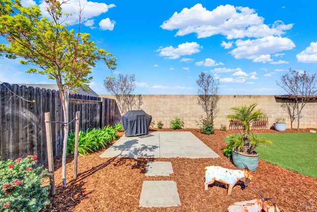 360 Grand Canyon Dr, Vacaville, CA 95687