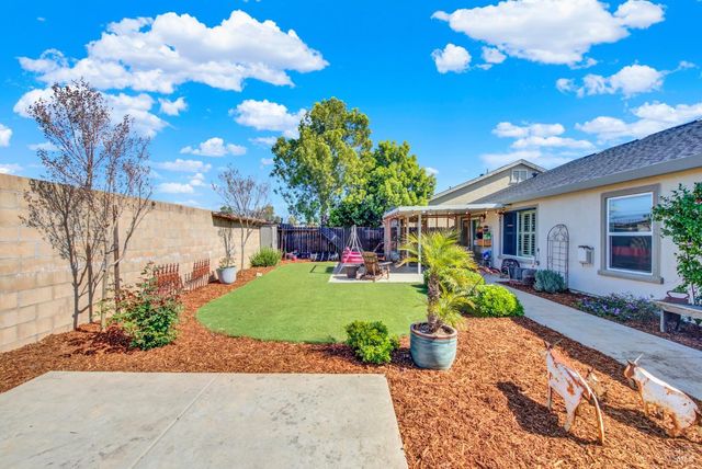 360 Grand Canyon Dr, Vacaville, CA 95687