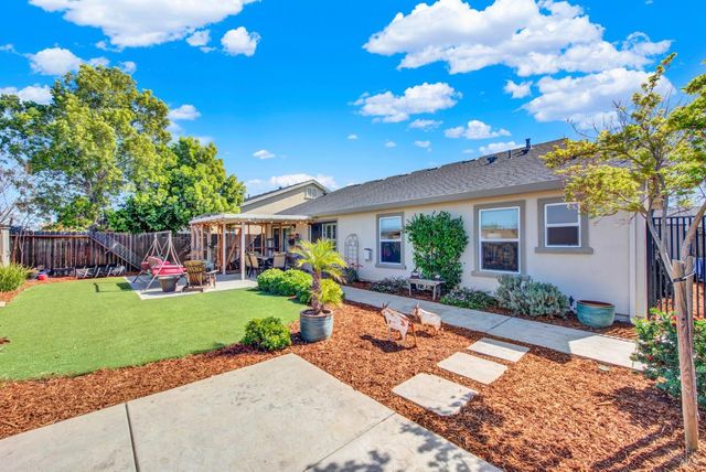360 Grand Canyon Dr, Vacaville, CA 95687