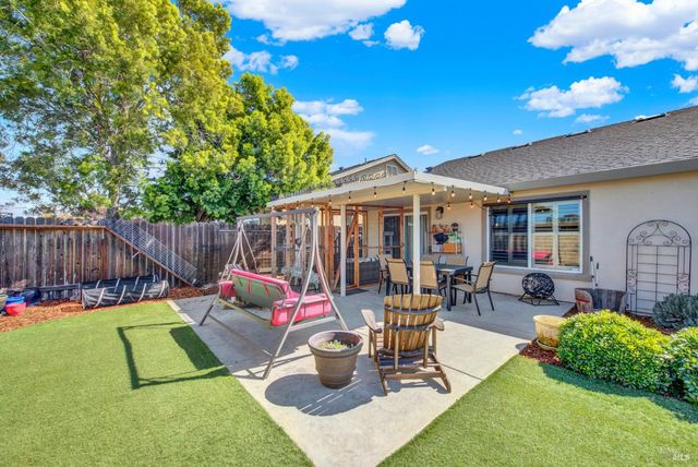 360 Grand Canyon Dr, Vacaville, CA 95687