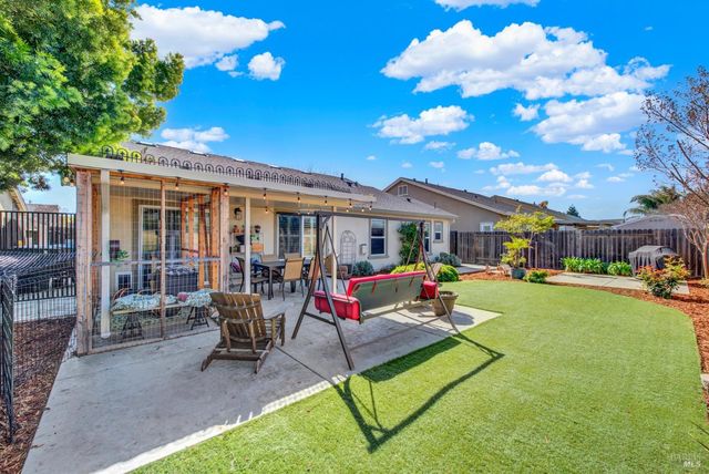 360 Grand Canyon Dr, Vacaville, CA 95687